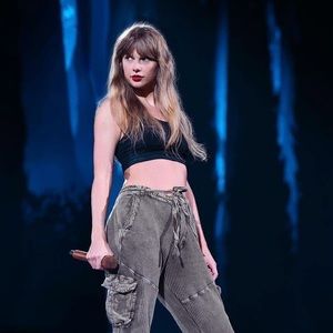 🎤 Taylor Swift Cargo Pants L Large EUC Olive Cargo Eras Tour Free People